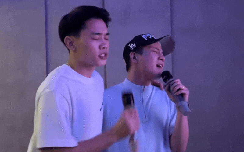 Đ&igrave;nh Bắc ho&aacute; ca sĩ, giọng h&aacute;t đến visual kh&ocirc;ng chịu thua 