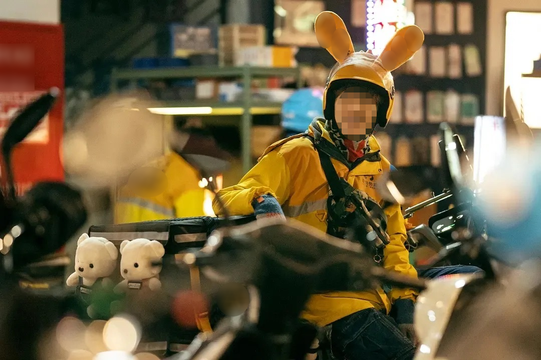 Nam shipper 27 tuổi ph&aacute;t hiện nhiễm HIV, bật kh&oacute;c: 1 lần sai, cả đời c&ograve;n lại cũng kh&oacute; sửa- Ảnh 1.