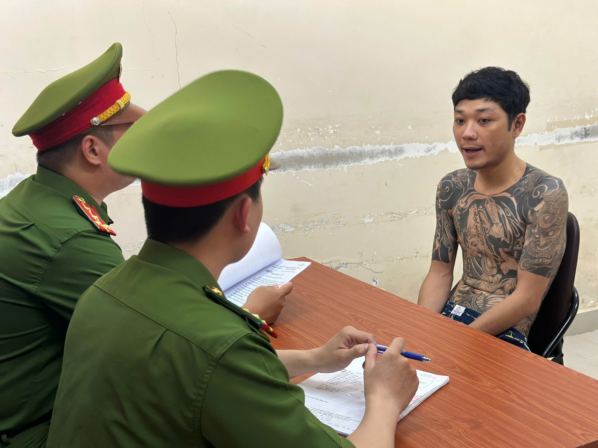 H&igrave;nh ảnh trinh s&aacute;t C&ocirc;ng an TPHCM ập v&agrave;o s&agrave;o huyệt của đầu nậu ma tu&yacute;- Ảnh 6.