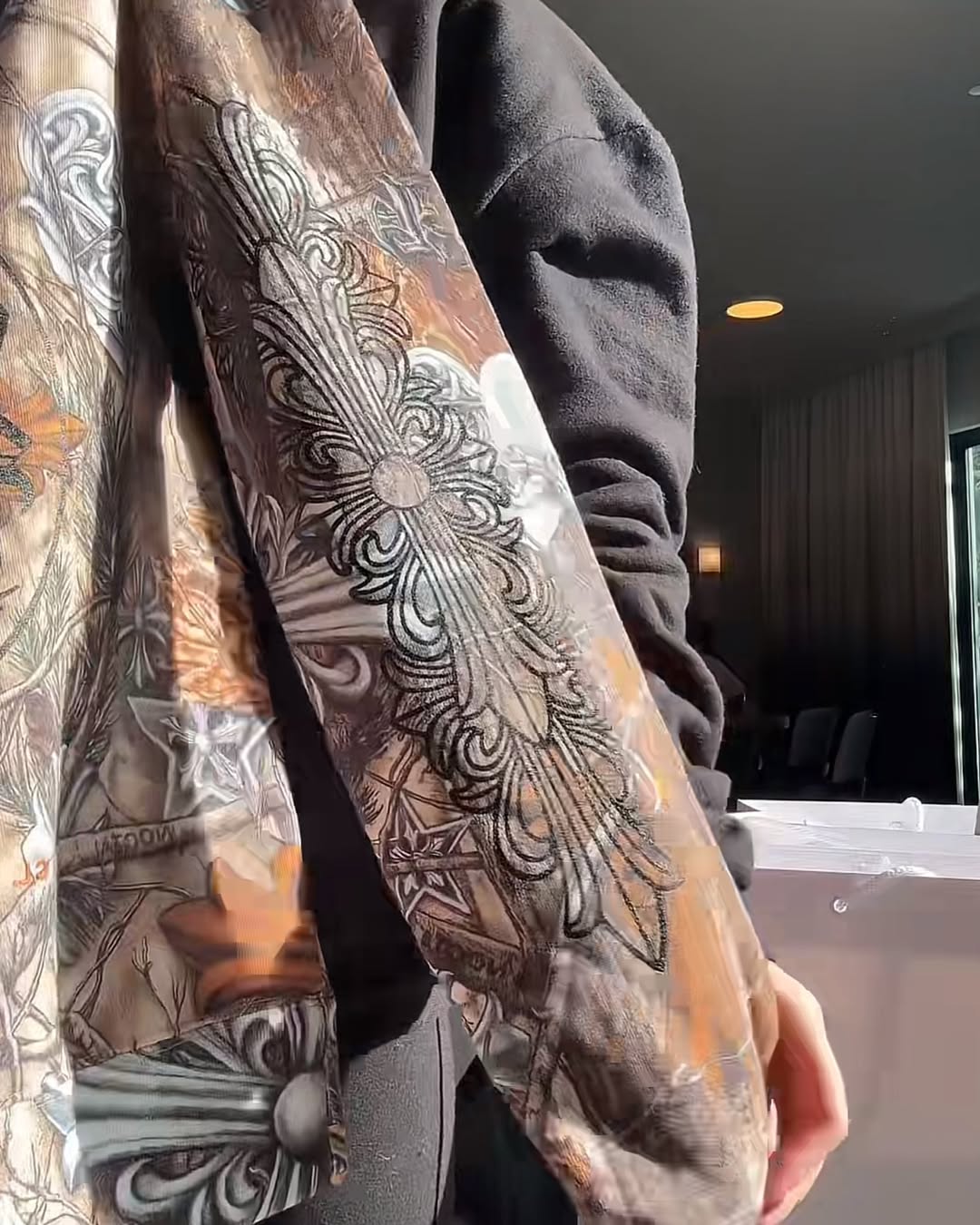 Set đồ kiệm vải giá bạc tỷ của Lisa- Ảnh 8.