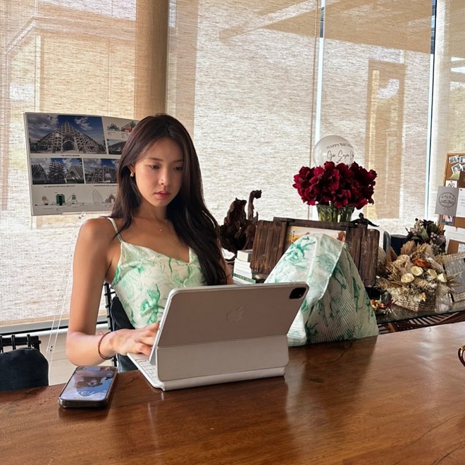 Drama queen hot nhất show hẹn h&ograve;: Sắc v&oacute;c đỉnh, khoảnh khắc mặc v&aacute;y b&igrave;nh d&acirc;n viral c&otilde;i mạng- Ảnh 12.