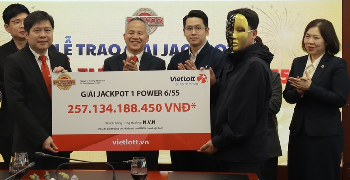 Người tr&uacute;ng độc đắc hơn 257 tỷ đồng l&agrave; doanh nh&acirc;n tại TP.HCM- Ảnh 1.