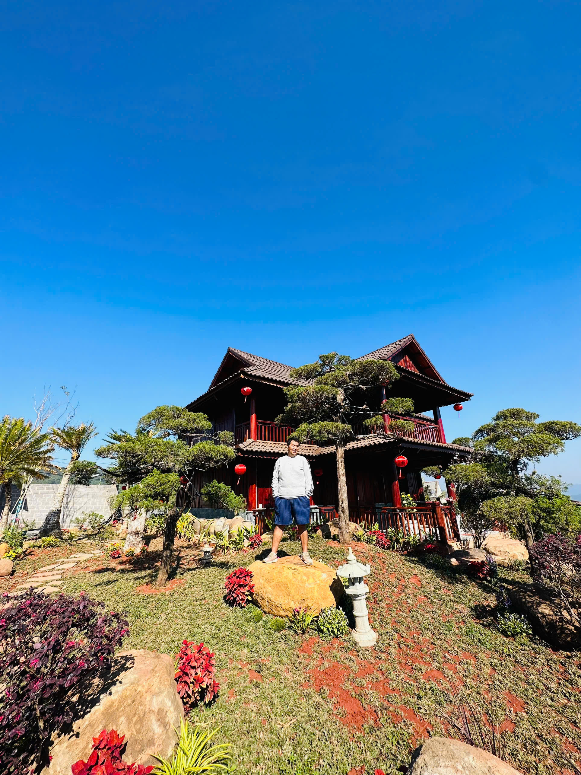 Nam nghệ sĩ đ&igrave;nh đ&aacute;m đổ hết tiền v&agrave;o x&acirc;y khu nghỉ dưỡng 10.000 m2 ở Di Linh, quy m&ocirc; cho&aacute;ng ngợp- Ảnh 2.