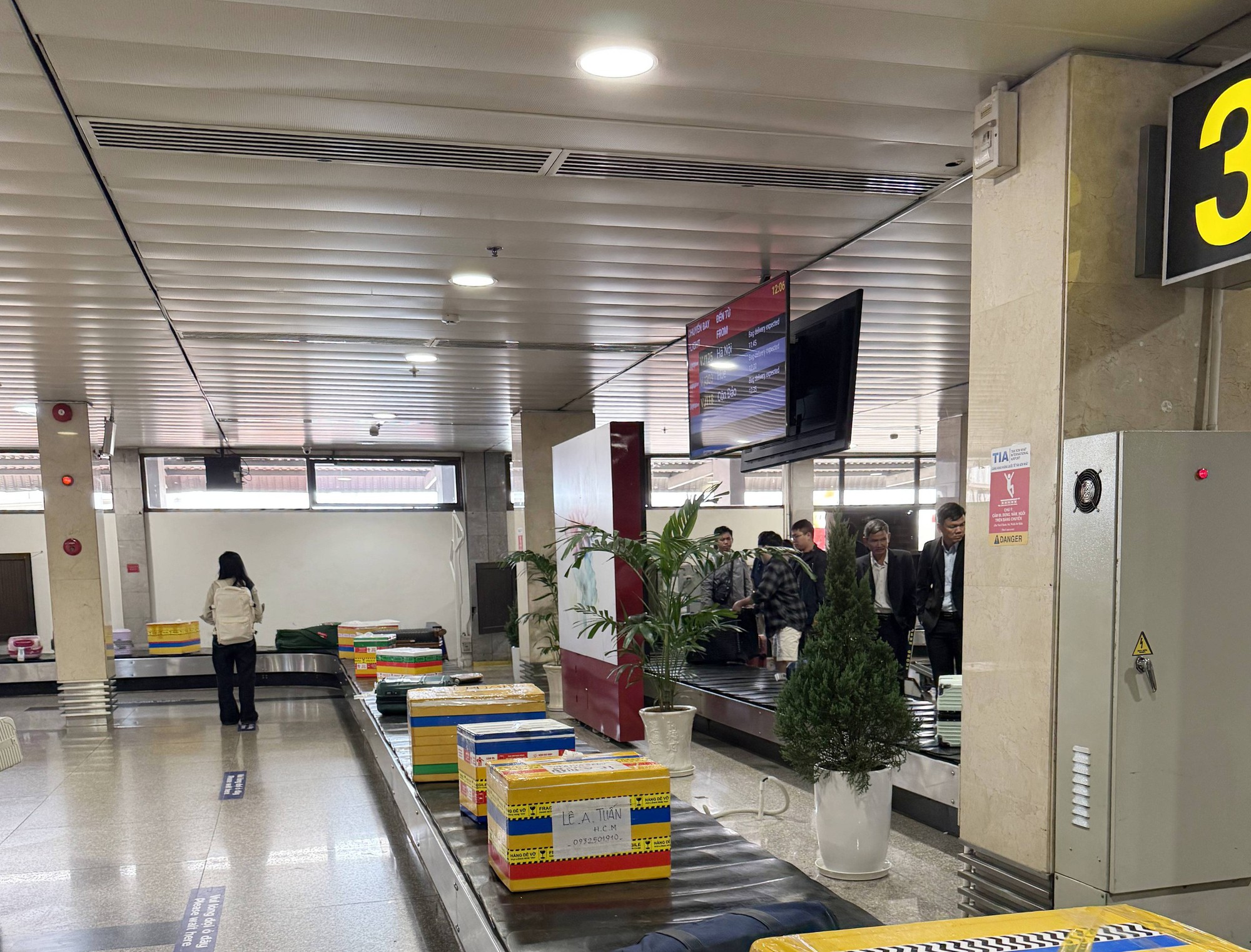 1 thứ chỉ có ở sân bay Việt Nam khiến khách Tây thốt lên: "Nhìn là biết ngay nước nào!"- Ảnh 2. 1 thứ chỉ có ở sân bay Việt Nam khiến khách Tây thốt lên: