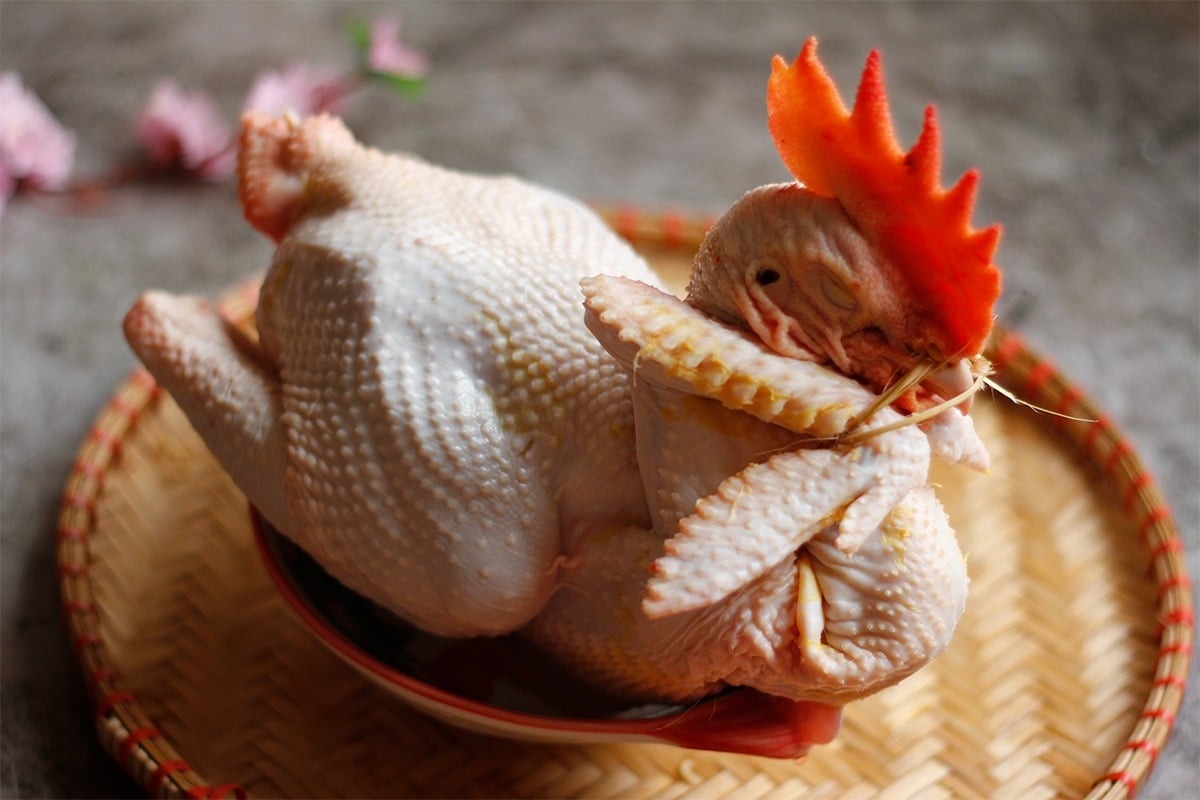 3 đời nh&agrave; t&ocirc;i c&oacute; mẹo luộc g&agrave; c&uacute;ng: Da v&agrave;ng ruộm, kh&ocirc;ng nứt r&aacute;ch, đ&uacute;ng lễ nghi chuẩn phong thủy- Ảnh 2.