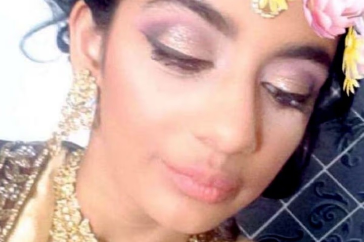 Dầu gội đầu bắt lửa, c&ocirc; g&aacute;i bị bỏng nửa người v&agrave; mất 7 ng&oacute;n tay- Ảnh 1.