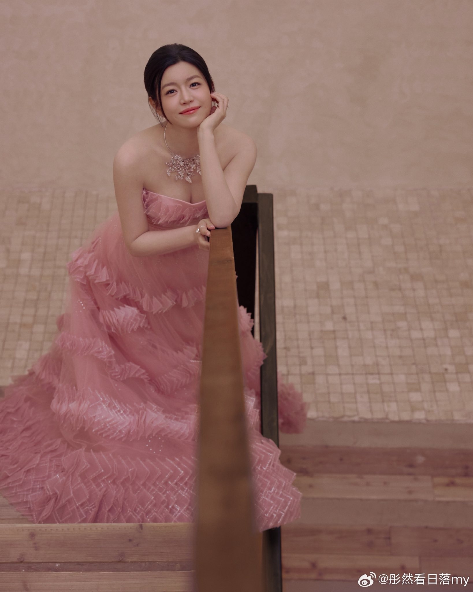 C&oacute; mỹ nh&acirc;n 42 tuổi n&agrave;o mơn mởn như quả đ&agrave;o mật thế n&agrave;y kh&ocirc;ng: Đẹp kh&ocirc;ng tả nổi, nh&igrave;n tưởng đ&acirc;u thiếu nữ- Ảnh 2.