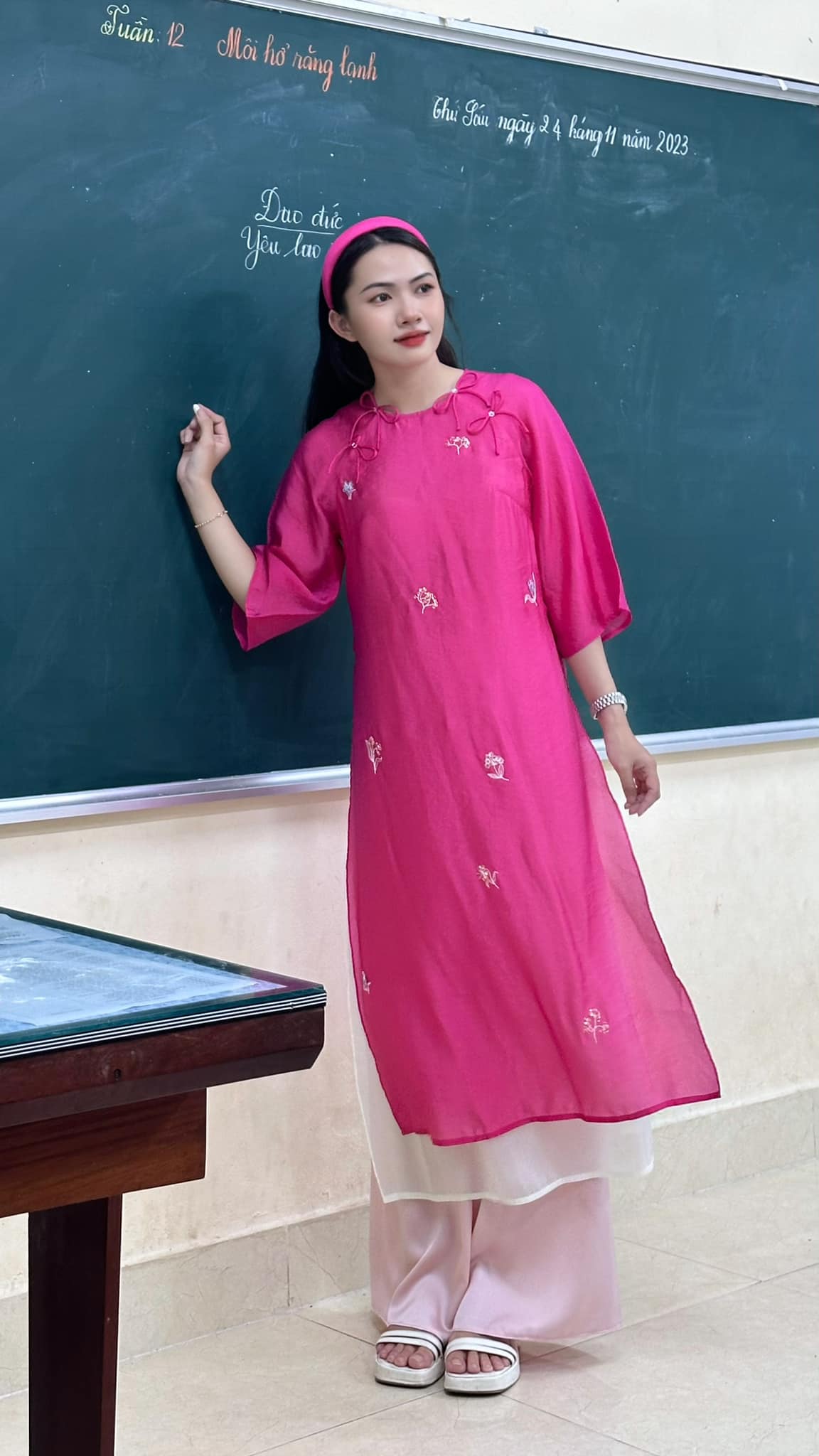 Những thay đổi về lương v&agrave; thưởng cho gi&aacute;o vi&ecirc;n, nh&acirc;n t&agrave;i từ năm 2026: Ai được tăng 150% thu nhập?- Ảnh 1.