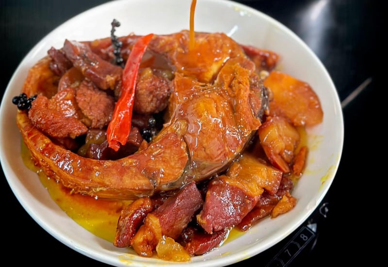 C&aacute;i r&eacute;t ngọt cuối năm khiến m&acirc;m cơm th&aacute;ng Chạp ngon hơn hẳn: Đến l&uacute;c n&agrave;y, c&aacute; kho v&agrave; dưa h&agrave;nh mới &ldquo;đ&uacute;ng vị Tết&rdquo;- Ảnh 3.