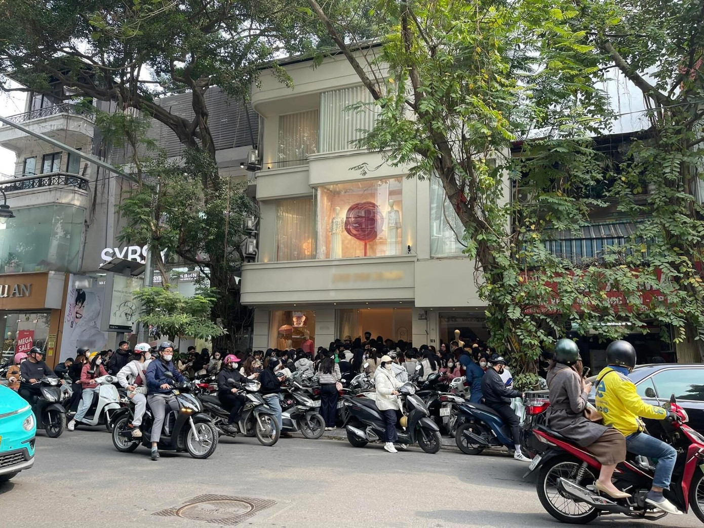 Người Việt chi gần 300 tỷ đồng mua &aacute;o d&agrave;i Tết- Ảnh 1.