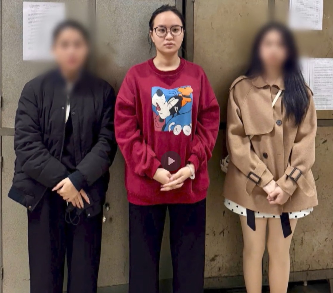 C&ocirc;ng an H&agrave; Nội tạm giữ &Aacute; kh&ocirc;i b&aacute;n d&acirc;m ki&ecirc;m "t&uacute; b&agrave;" m&ocirc;i giới sinh năm 2004- Ảnh 2.