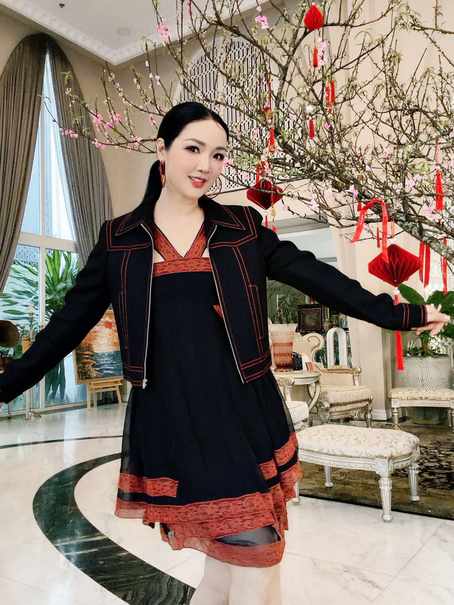 Tết tr&agrave;n v&agrave;o biệt thự 1.000m2 của Hoa hậu "34 năm kh&ocirc;ng c&oacute; người kế vị"- Ảnh 1.