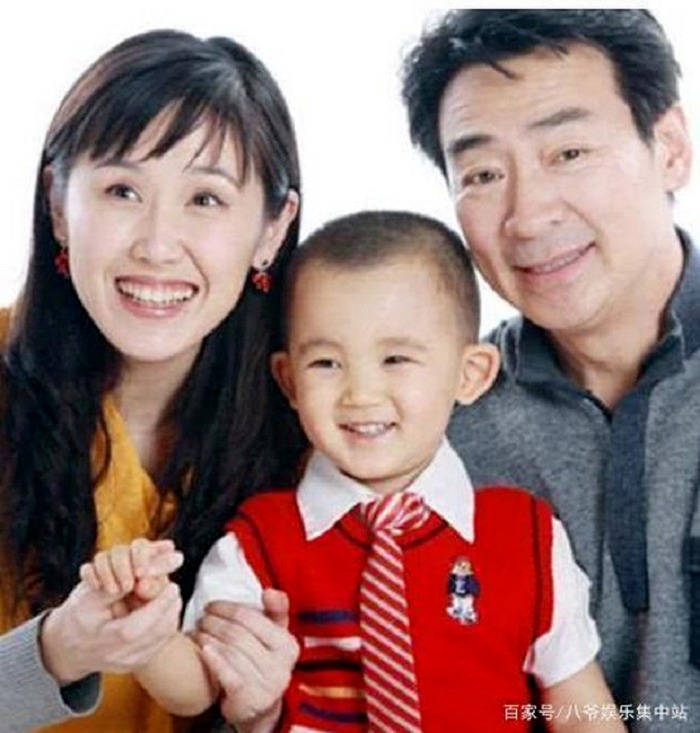 "Bố Triệu Vy" cha gi&agrave; con cọc, 71 tuổi vẫn phải chạy show nu&ocirc;i con- Ảnh 2.