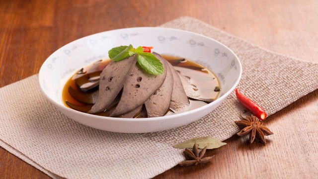 Gan lợn: Bổ hay b&eacute;o? Sự thật về calo khiến nhiều người phải xem lại th&oacute;i quen ăn uống- Ảnh 1.