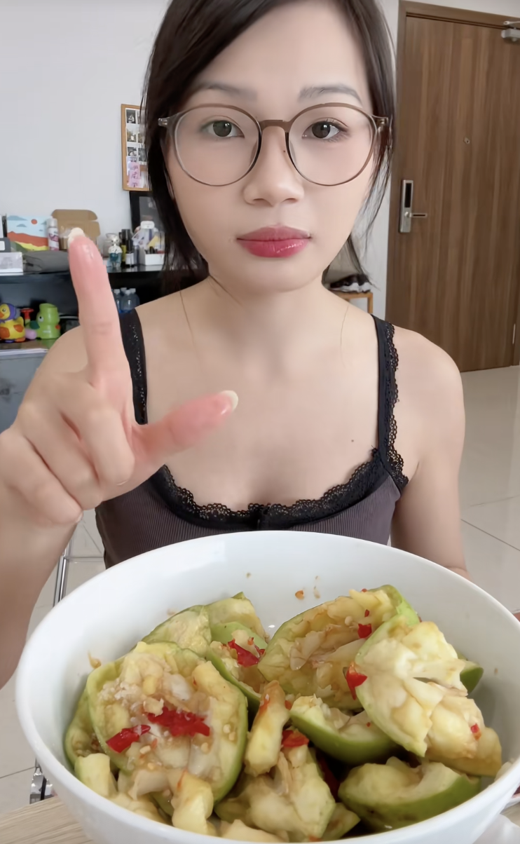 M&agrave;n lột x&aacute;c 