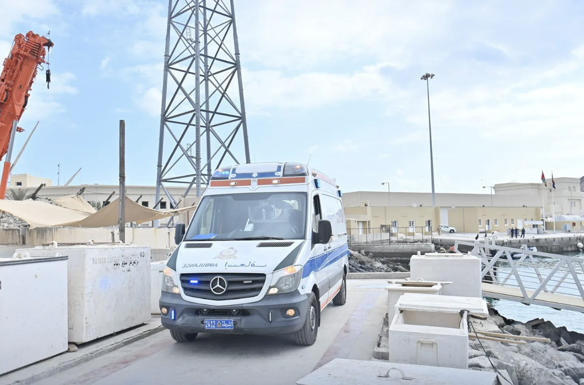 Oman: Lật thuyền du lịch chở 25 h&agrave;nh kh&aacute;ch, 3 người tử vong- Ảnh 1.