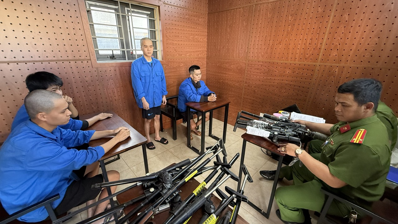 Ra lệnh bắt tạm giam, khám xét nơi ở của Nguyễn Đức Phúc, 27 tuổi- Ảnh 1.