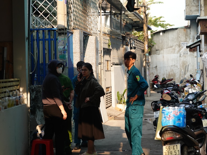 Tiếng chu&ocirc;ng b&aacute;o ch&aacute;y dồn dập giữa đ&ecirc;m v&agrave; những gi&acirc;y ph&uacute;t tuyệt vọng ph&aacute; cửa cứu 3 mẹ con trong vụ ch&aacute;y ở TP.HCM- Ảnh 5.