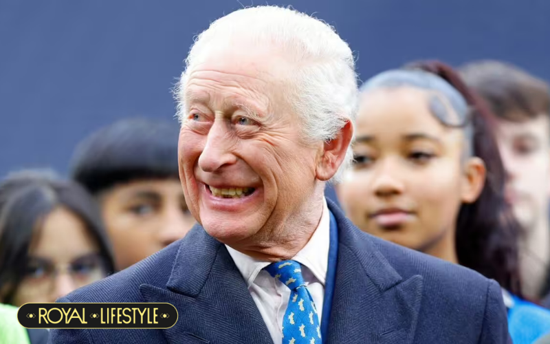 L&yacute; do kỳ quặc khiến Vua Charles đi đ&acirc;u cũng phải c&oacute; 6 hũ mật ong v&agrave; giai thoại về 2 quả mận ng&acirc;m- Ảnh 2.