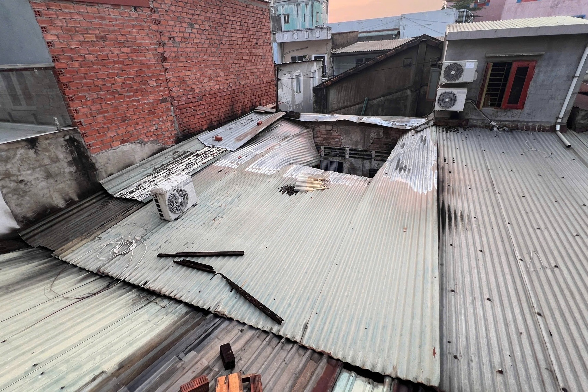 Khẩn trương điều tra nguy&ecirc;n nh&acirc;n vụ ch&aacute;y l&agrave;m 3 người tử vong ở TPHCM- Ảnh 1.