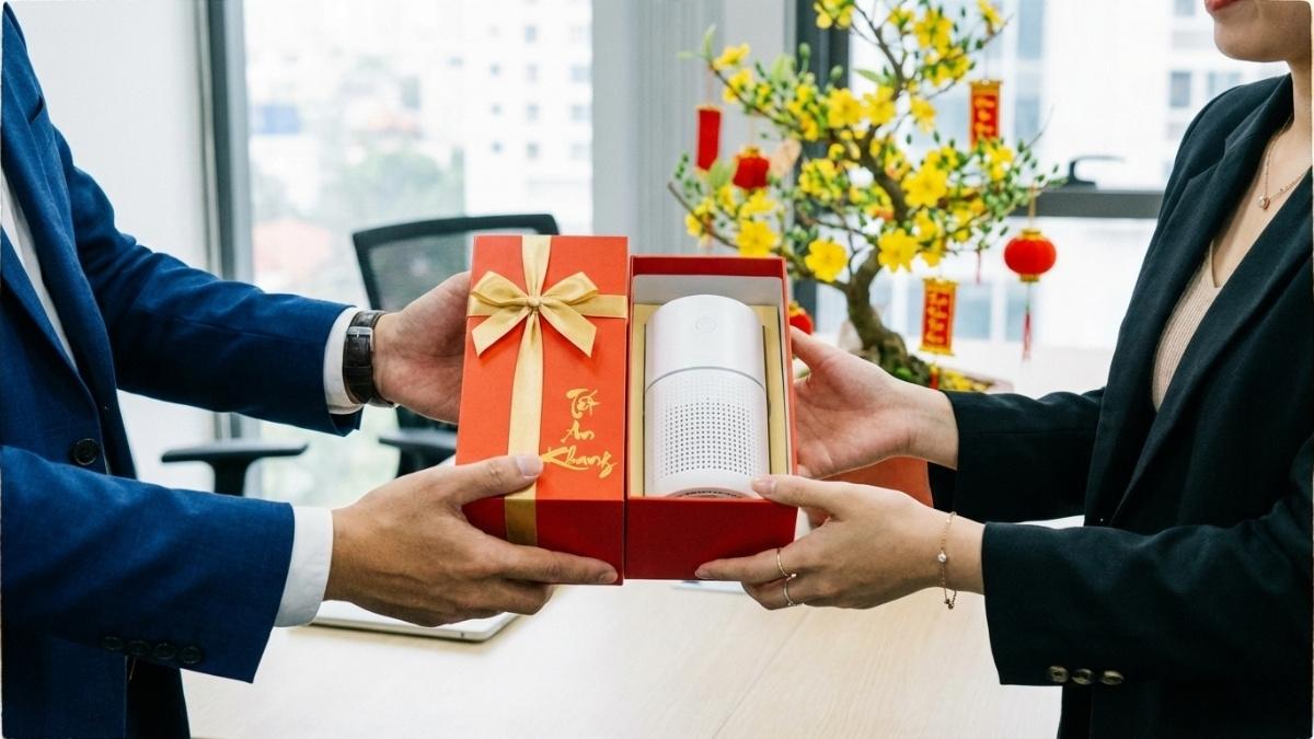 Tết Nguy&ecirc;n đ&aacute;n sắp tới, c&oacute; n&ecirc;n biếu qu&agrave; cho sếp hay kh&ocirc;ng? Người EQ cao h&agrave;nh động tinh tế, được l&ograve;ng cấp tr&ecirc;n- Ảnh 1.