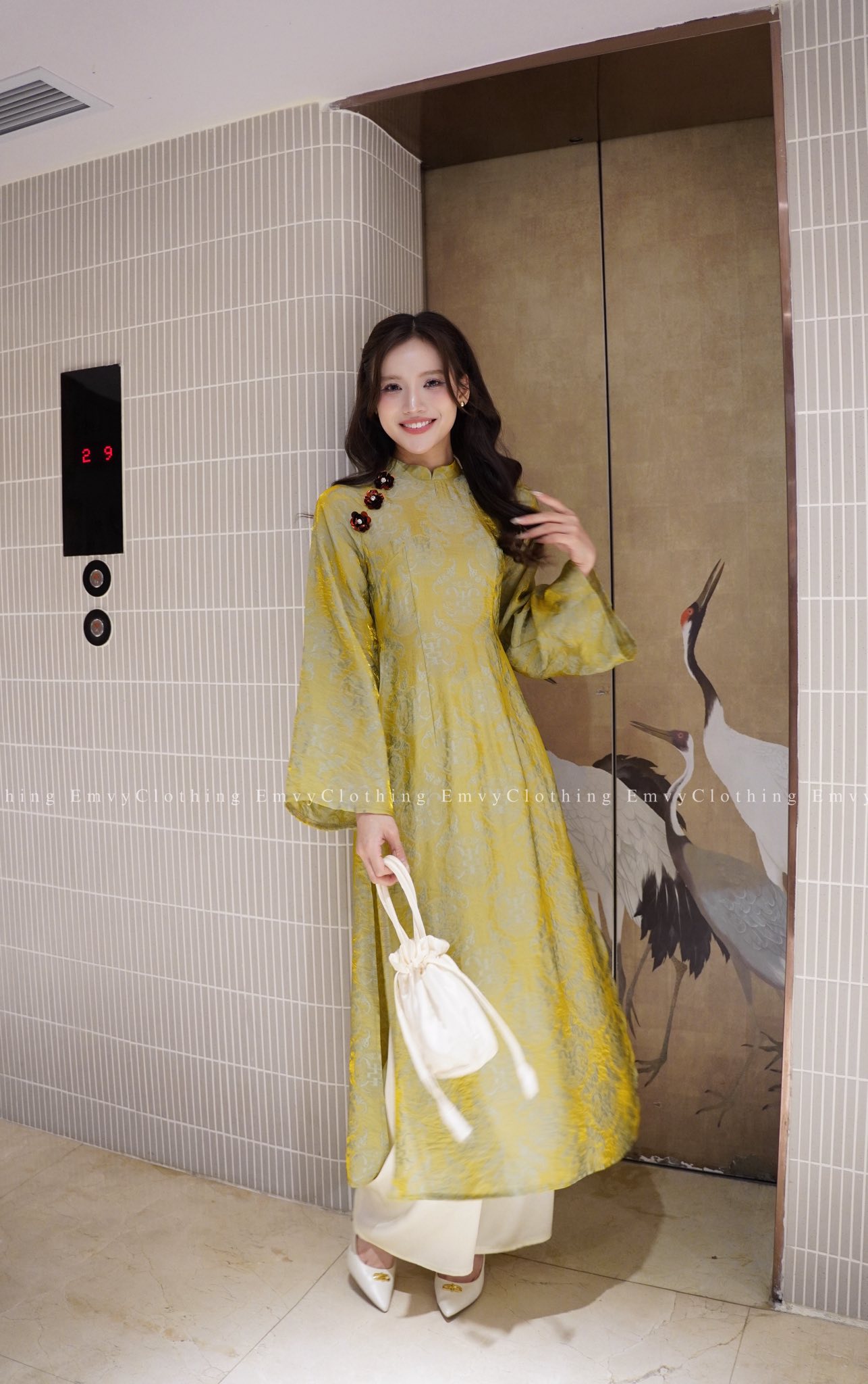 Chọn &aacute;o d&agrave;i t&ocirc;n d&aacute;ng: Lưu &yacute; then chốt để d&aacute;ng n&agrave;o mặc l&ecirc;n cũng thanh tho&aacute;t, kể cả eo to hay vai th&ocirc;- Ảnh 11.