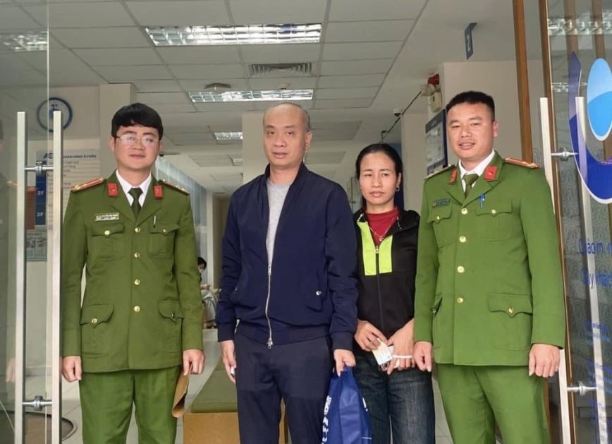 T&agrave;i khoản ACB &iacute;t sử dụng bỗng ph&aacute;t sinh giao dịch 300 triệu đồng, người phụ nữ H&agrave; Tĩnh được c&ocirc;ng an mời l&agrave;m việc- Ảnh 1.