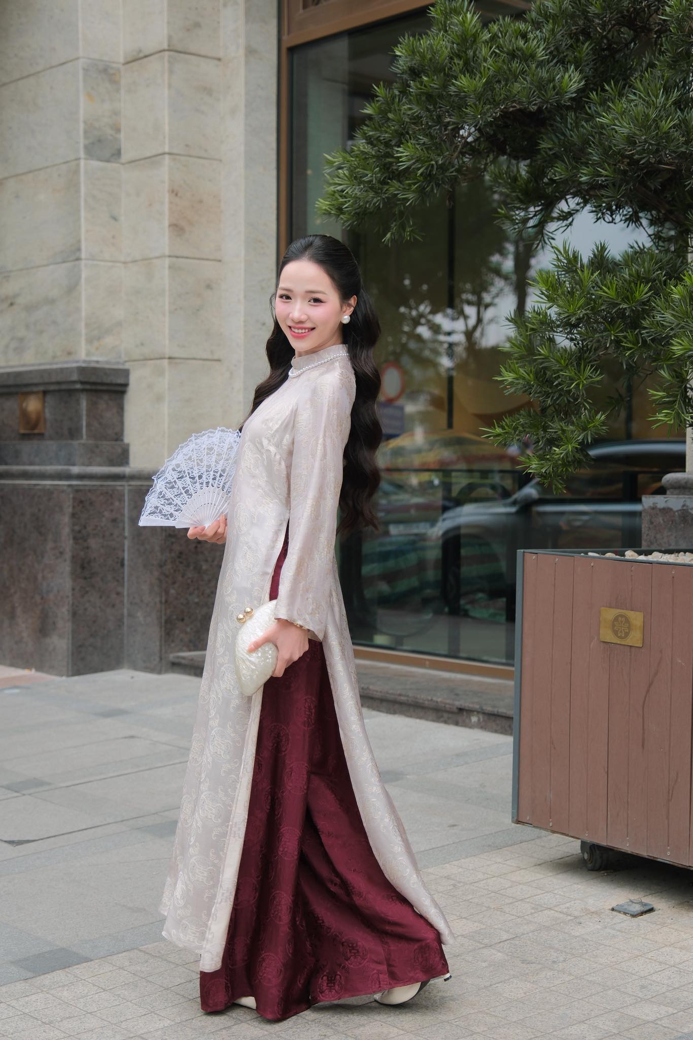 Chọn &aacute;o d&agrave;i t&ocirc;n d&aacute;ng: Lưu &yacute; then chốt để d&aacute;ng n&agrave;o mặc l&ecirc;n cũng thanh tho&aacute;t, kể cả eo to hay vai th&ocirc;- Ảnh 3.