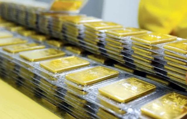 Tưởng giá vàng "tăng mãi", tôi tất tay 600 triệu đồng đầu tư: "Không vào thì lỡ sóng, vào thì khó ăn ngon ngủ yên"- Ảnh 1.