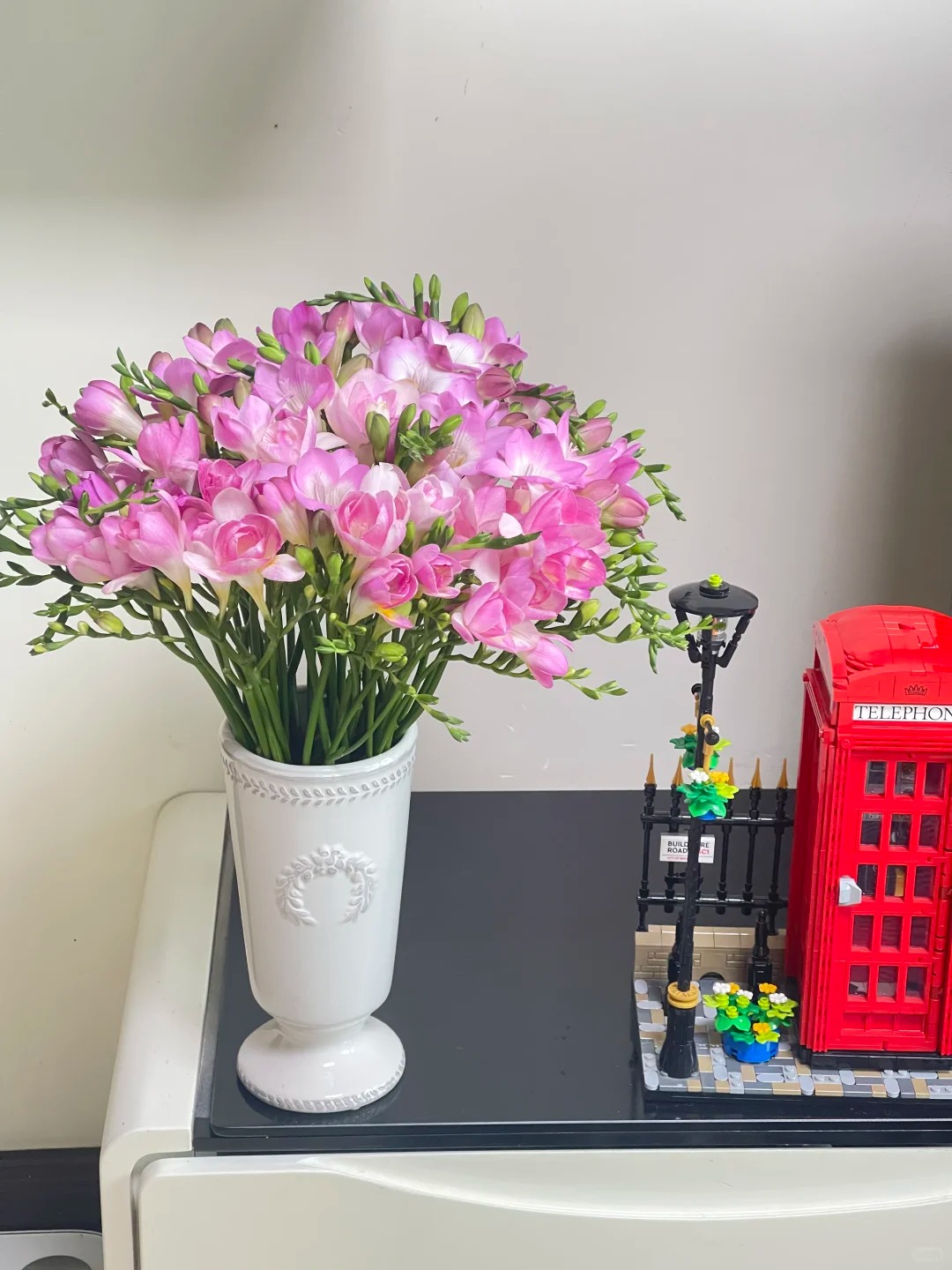 Chưng Tết đừng chỉ quanh quẩn đ&agrave;o với mai, thử rước ngay "n&agrave;ng thơ" lan Nam Phi về nh&agrave;: Vừa sang chảnh, thơm nức nở lại k&iacute;ch hoạt may mắn cho cả năm- Ảnh 2.