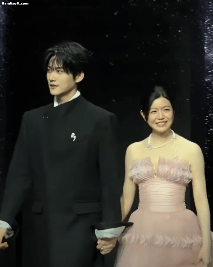 C&oacute; mỹ nh&acirc;n 42 tuổi n&agrave;o mơn mởn như quả đ&agrave;o mật thế n&agrave;y kh&ocirc;ng: Đẹp kh&ocirc;ng tả nổi, nh&igrave;n tưởng đ&acirc;u thiếu nữ- Ảnh 8.