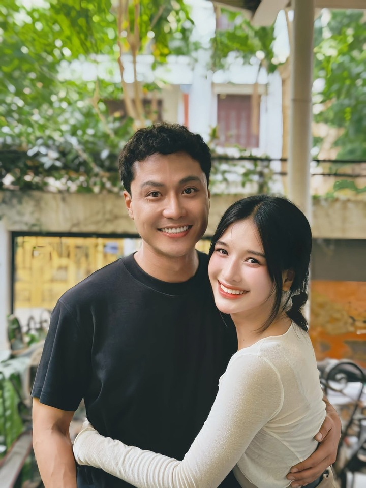 "Người tình" xinh đẹp kém 9 tuổi của Thanh Sơn trên phim giờ vàng VTV là ai?- Ảnh 1.