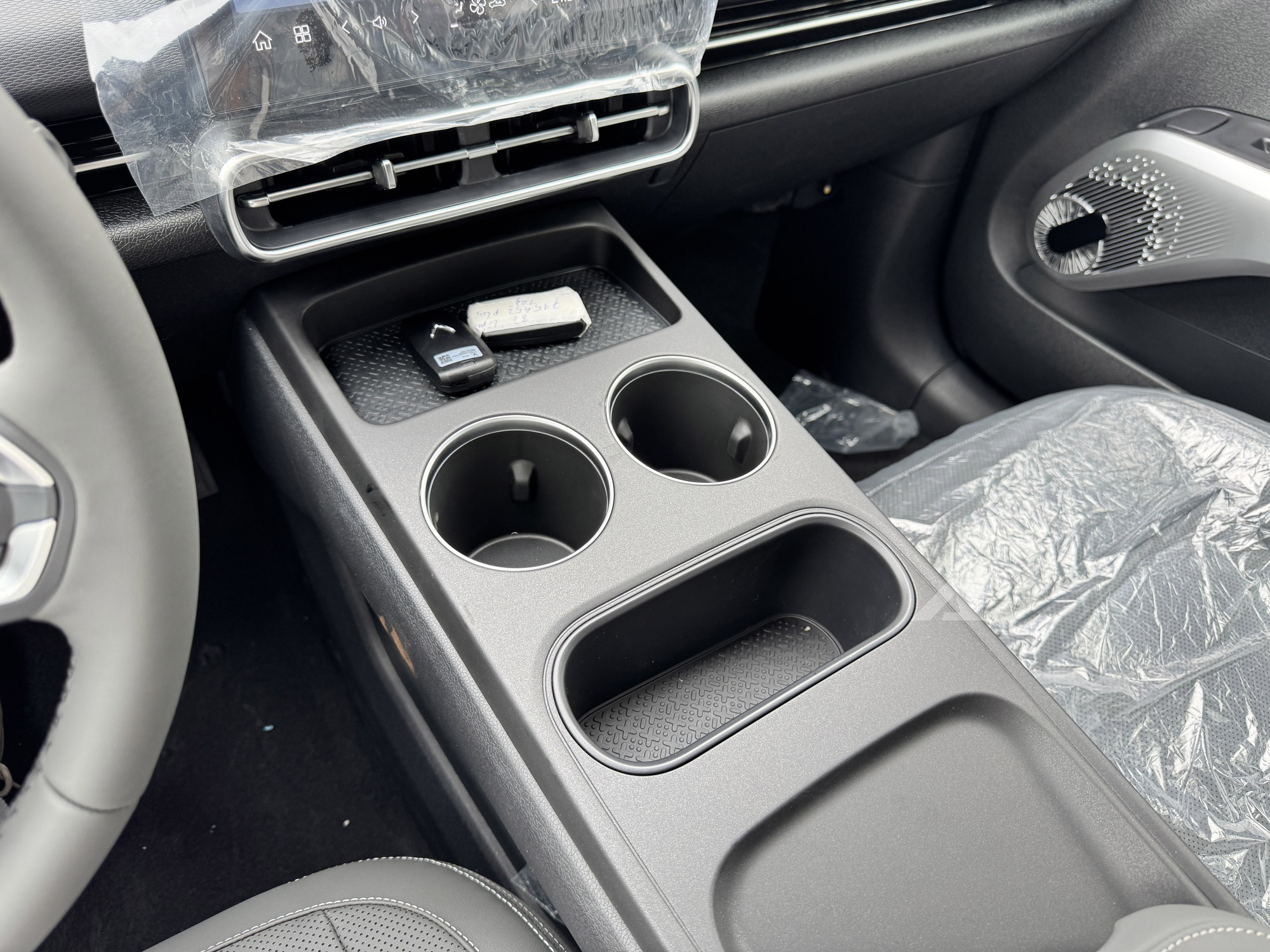 Sờ thực tế VinFast MPV 7 vừa về đại l&yacute;: Đắt hơn Limo Green 70 triệu đổi lại nhiều trải nghiệm kh&aacute;c, tiết kiệm điện hơn hẳn- Ảnh 10.