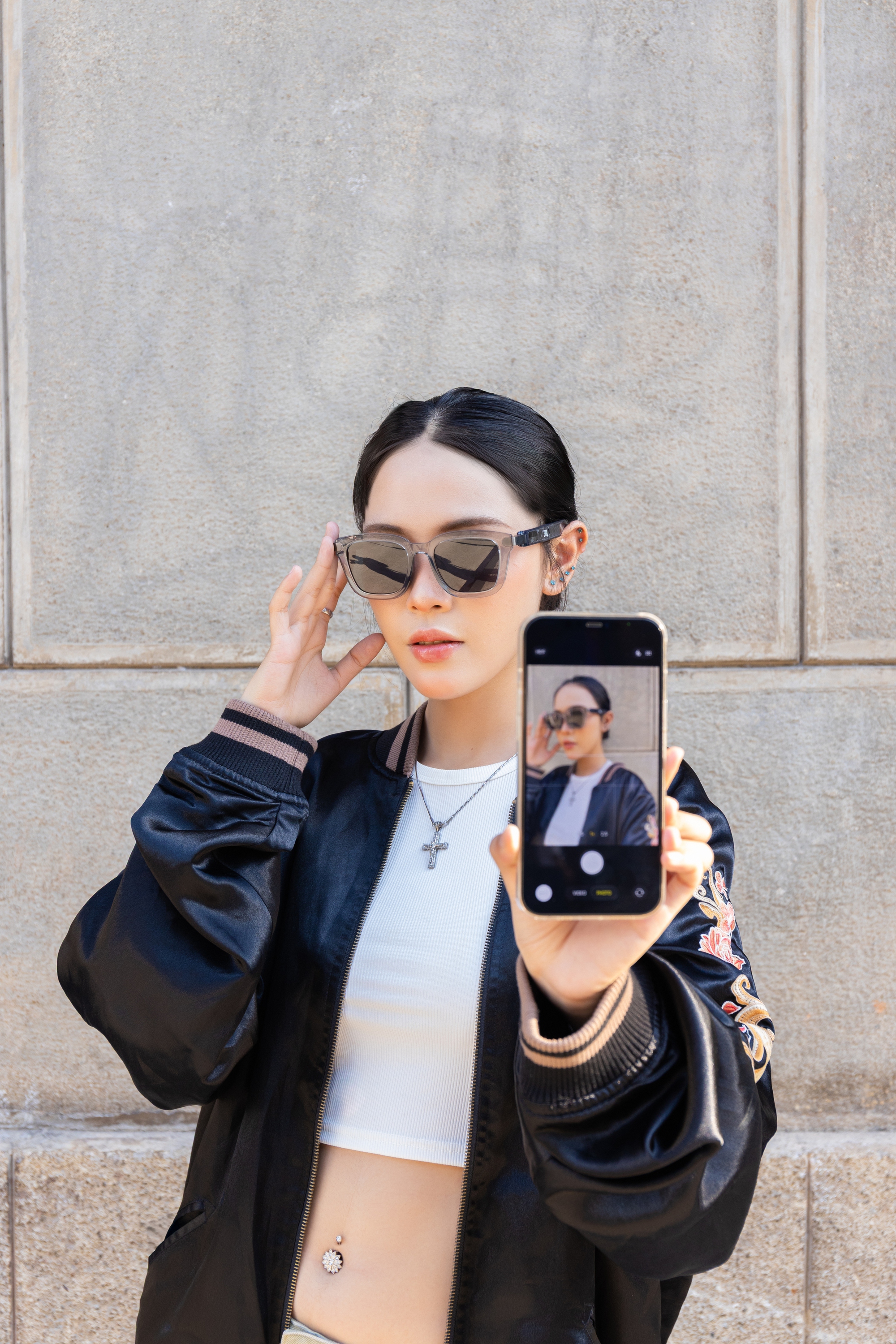 JBL Soundgear Frames: Một chiếc k&iacute;nh đẹp đủ để l&ecirc;n đồ, đeo l&ecirc;n l&agrave; c&oacute; nhạc, chuẩn phụ kiện bật mood c&aacute; t&iacute;nh- Ảnh 5.