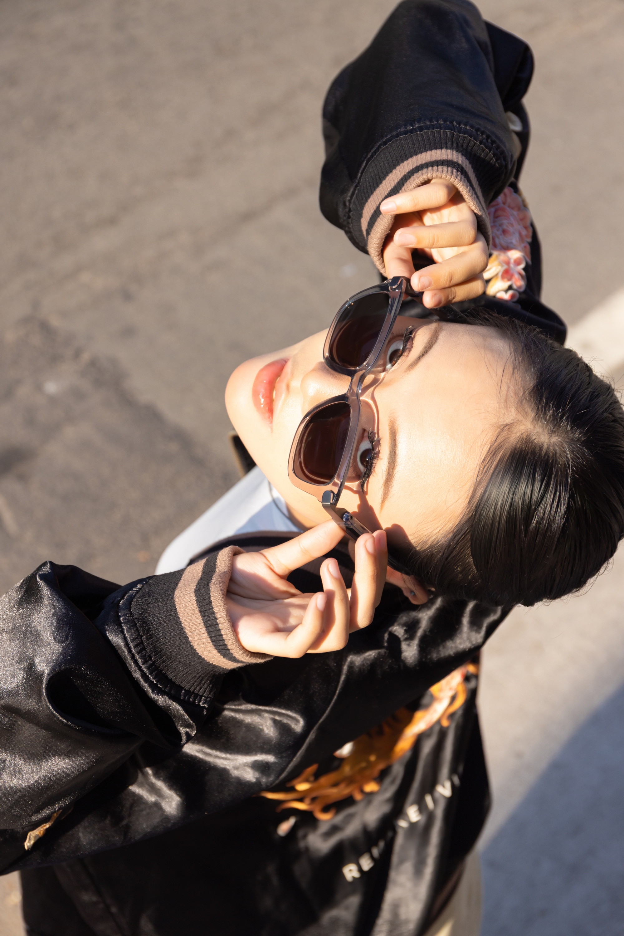 JBL Soundgear Frames: Một chiếc k&iacute;nh đẹp đủ để l&ecirc;n đồ, đeo l&ecirc;n l&agrave; c&oacute; nhạc, chuẩn phụ kiện bật mood c&aacute; t&iacute;nh- Ảnh 4.