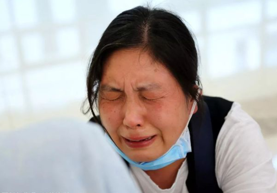 Con trai mất được 7 ng&agrave;y, mẹ dọn dẹp ph&ograve;ng liền chết lặng khi t&igrave;m thấy di vật trong ngăn k&eacute;o: "Sao lại c&oacute; chuyện như n&agrave;y!"- Ảnh 1.