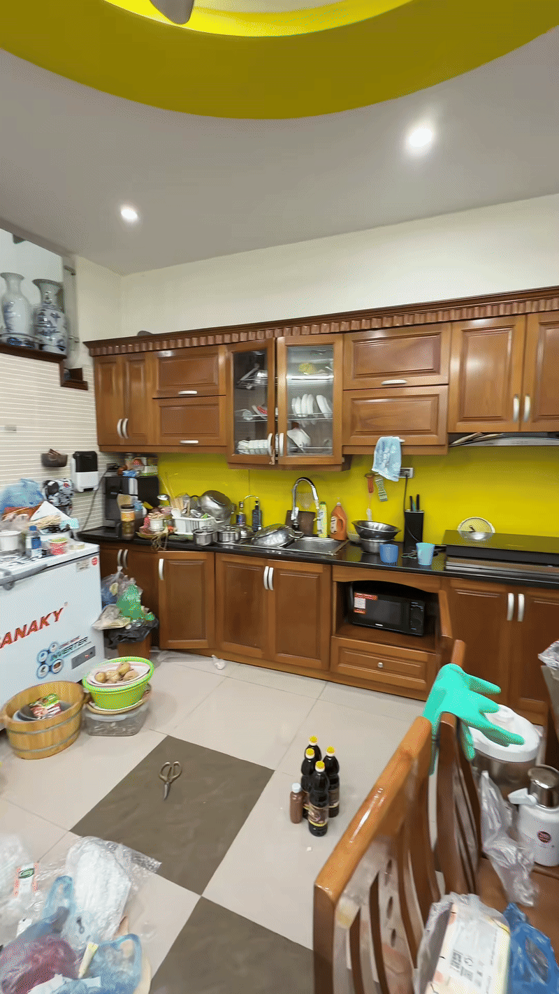 Con d&acirc;u 9X &ldquo;tất tay&rdquo; x&acirc;y lại căn bếp 10 năm tuổi cho bố mẹ chồng đ&oacute;n Tết: Cả c&otilde;i mạng &ugrave;a khen nức nở- Ảnh 1.