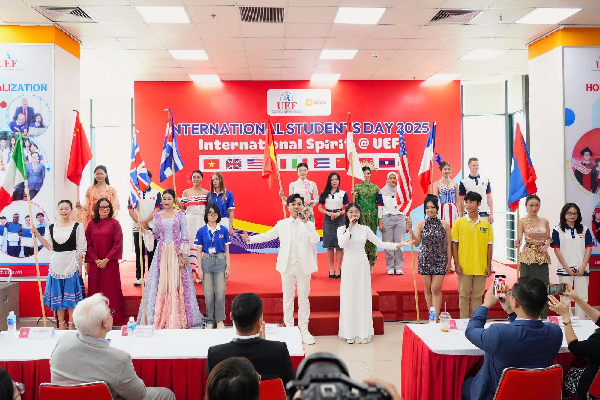 Chương tr&igrave;nh cử nh&acirc;n quốc tế tại UEF: Bệ ph&oacute;ng cho đ&iacute;ch đến c&ocirc;ng d&acirc;n to&agrave;n cầu- Ảnh 1.