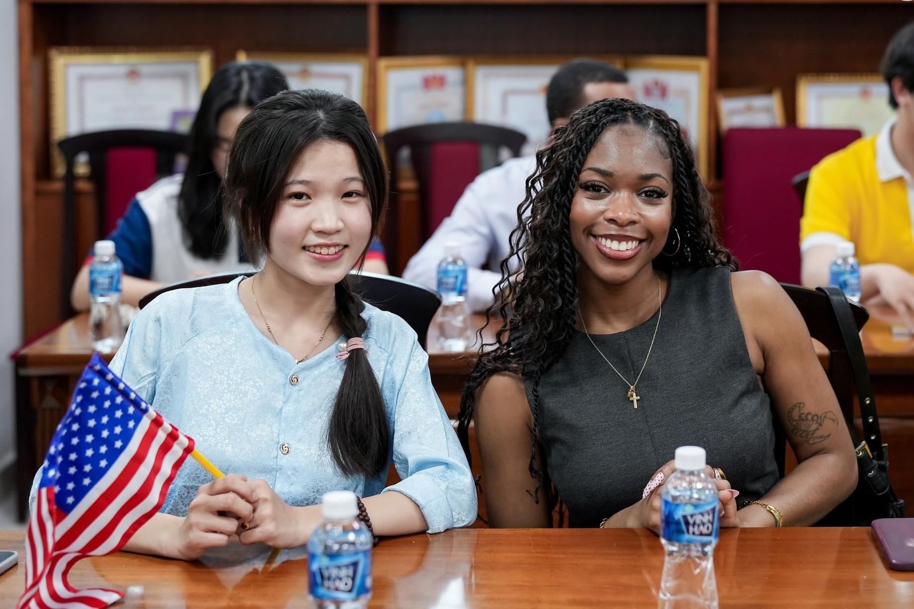 Chương tr&igrave;nh cử nh&acirc;n quốc tế tại UEF: Bệ ph&oacute;ng cho đ&iacute;ch đến c&ocirc;ng d&acirc;n to&agrave;n cầu- Ảnh 2.