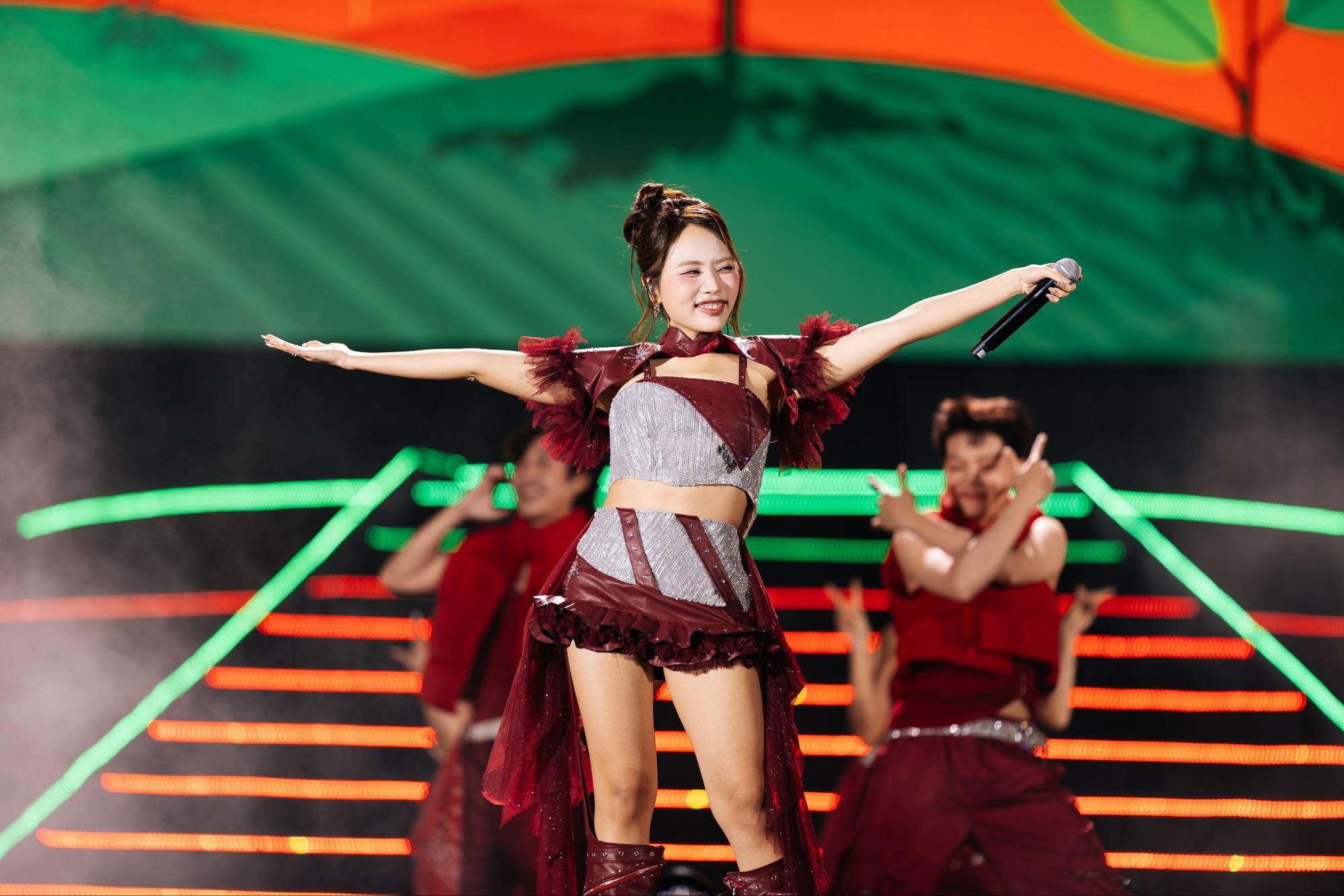 Giữa t&aacute;n rừng xanh&rdquo; của OMO mang trải nghiệm rừng về phố với concert &ldquo;chưa từng c&oacute;&rdquo;- Ảnh 4.