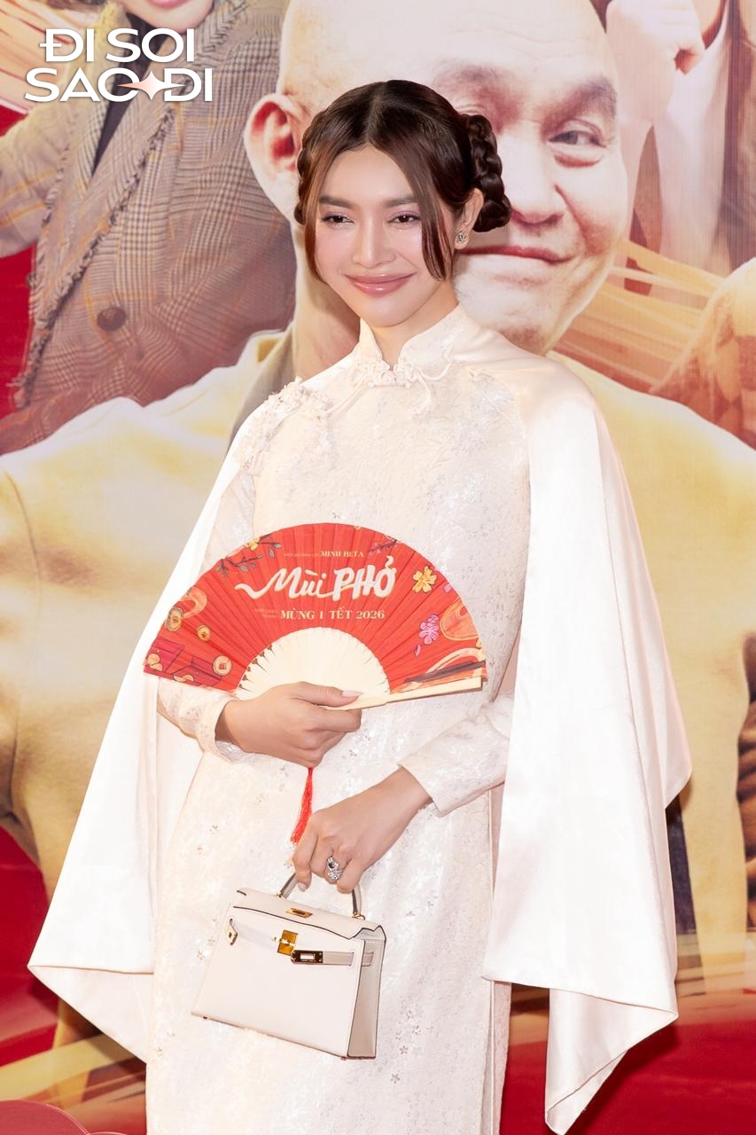 Thảm đỏ HOT nhất h&ocirc;m nay: Vũ Th&uacute;y Quỳnh nhan sắc chấp trăm cam thường, Thu Trang ăn g&igrave; m&agrave; trẻ thế- Ảnh 7.