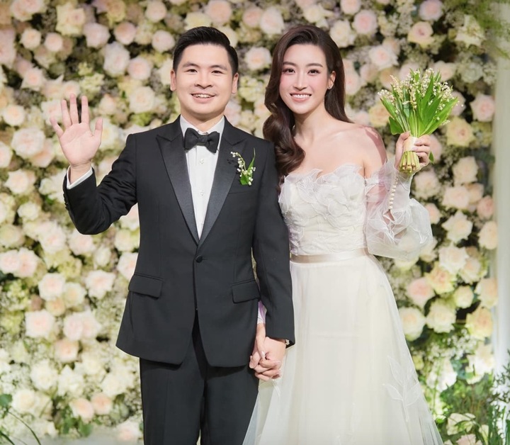 H&ocirc;n nh&acirc;n vi&ecirc;n m&atilde;n sau 4 năm cưới chồng chủ tịch của Hoa hậu Đỗ Mỹ Linh- Ảnh 2.
