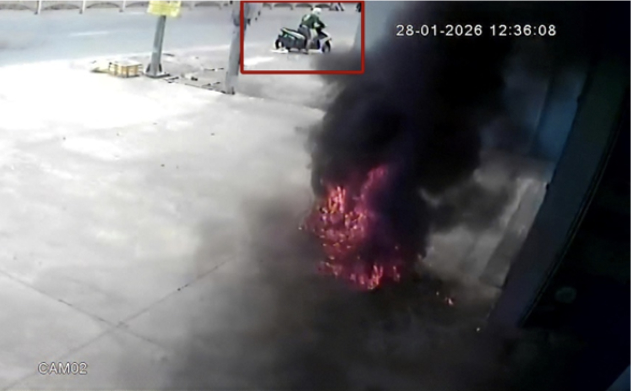 Cần Thơ: Khởi tố người đ&agrave;n &ocirc;ng n&eacute;m bom xăng g&acirc;y ch&aacute;y &ocirc; t&ocirc; tải- Ảnh 1.