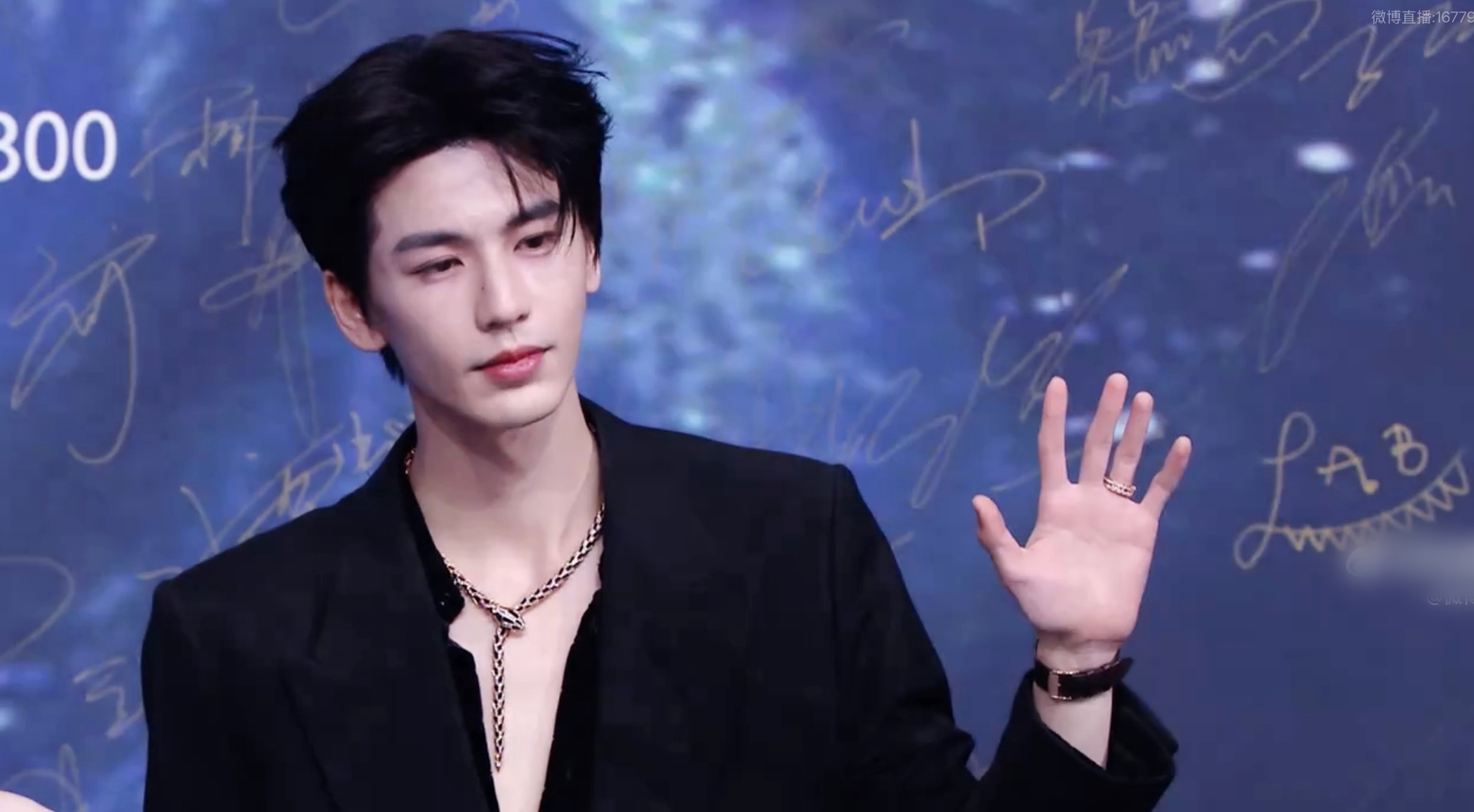 Mỹ nam đẹp nhất Đ&ecirc;m Hội Weibo 2026 tới rồi: Mọi đường n&eacute;t đều l&agrave; tuyệt t&aacute;c, đến ng&oacute;n tay cũng cao sang hơn người- Ảnh 3.