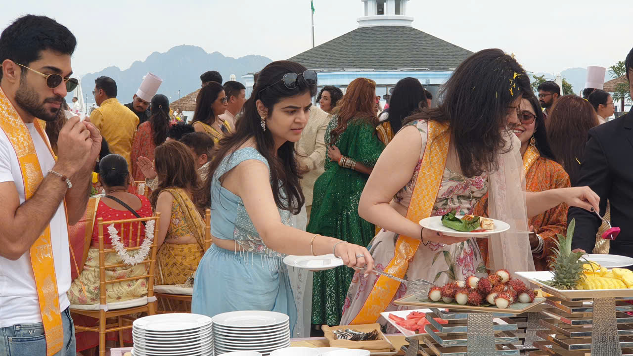 3 đ&aacute;m cưới của giới "t&agrave;i phiệt" Ấn Độ được tổ chức tại vịnh Hạ Long- Ảnh 1.