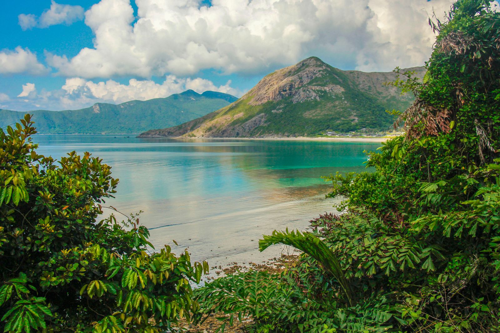 Kh&ocirc;ng phải Ph&uacute; Quốc, đ&acirc;y mới l&agrave; h&ograve;n đảo Việt Nam được tạp ch&iacute; Mỹ xếp hạng "top điểm nghỉ dưỡng trăng mật h&agrave;ng đầu thế giới": Tổng thu du lịch 2025 l&ecirc;n tới 3.000 tỷ đồng- Ảnh 6.