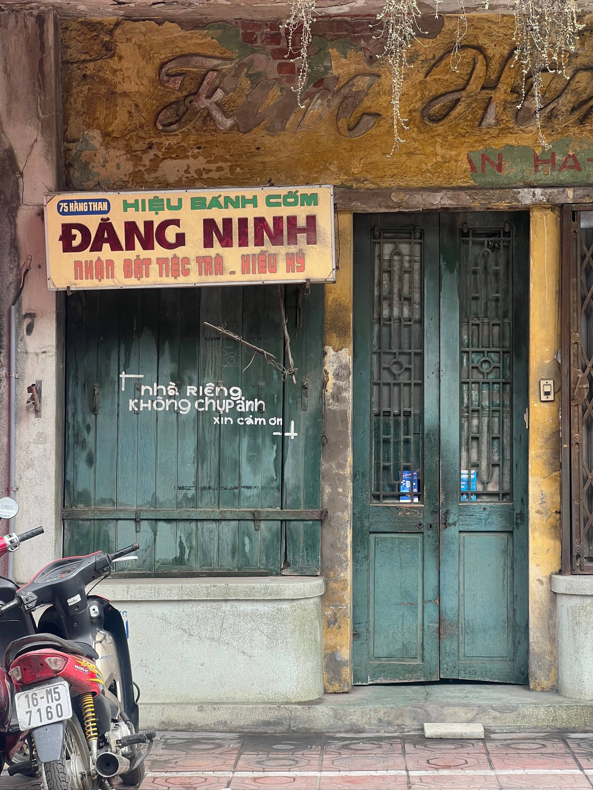 4 căn nh&agrave; cổ H&agrave; Nội bị n&agrave;ng thơ bao v&acirc;y: Chỗ thẳng tay treo biển, nơi chớp thời cơ kinh doanh- Ảnh 2.