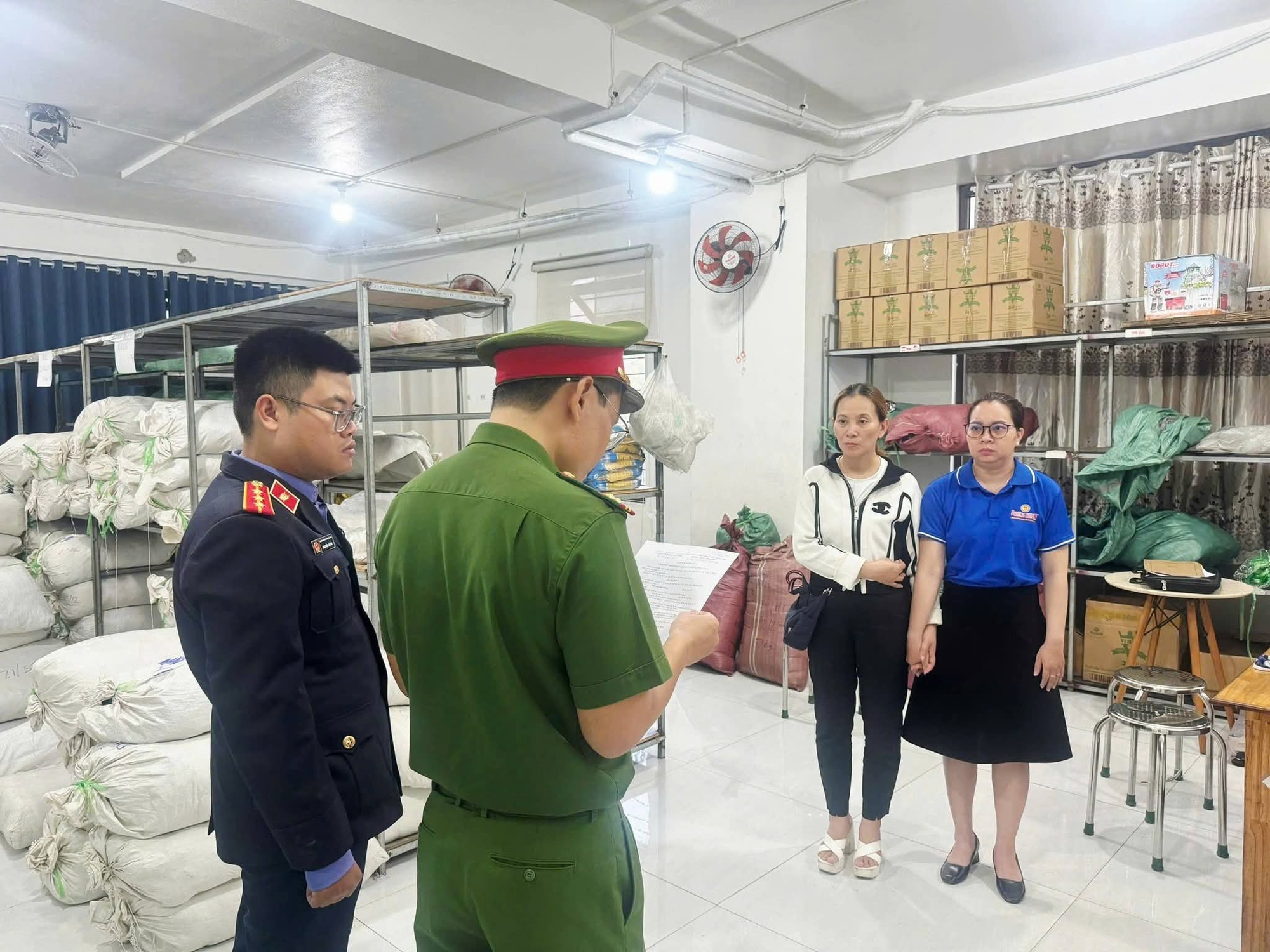 Triệt ph&aacute; đường d&acirc;y c&agrave; ph&ecirc; giả, tuồn gần 1 tấn/ng&agrave;y ra thị trường- Ảnh 2.