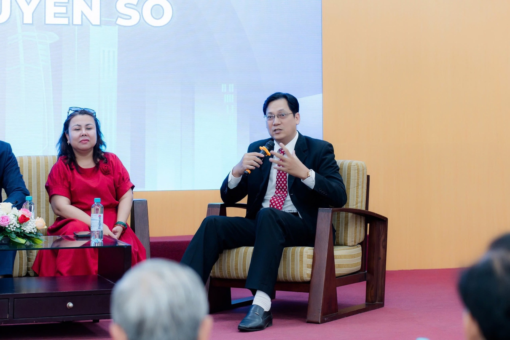 Cuộc đua đ&agrave;o tạo nh&acirc;n lực khai th&aacute;c "mỏ v&agrave;ng" 79,3 tỷ USD của Việt Nam tại c&aacute;c trường ĐH kinh tế: 1 triệu lao động đang thiếu hụt, mức lương đạt 70 triệu đồng/th&aacute;ng- Ảnh 5.