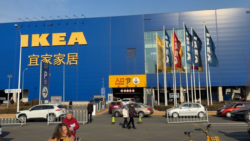 Khung cảnh người Trung Quốc chen nhau đổ x&ocirc; đến IKEA trước Tết, nhưng l&yacute; do lại ho&agrave;n to&agrave;n bất ngờ- Ảnh 1.